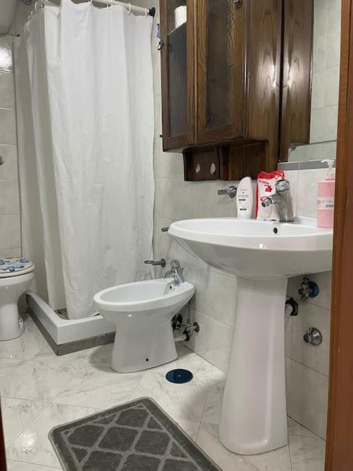Emyesabi Apartment Наполи Екстериор снимка