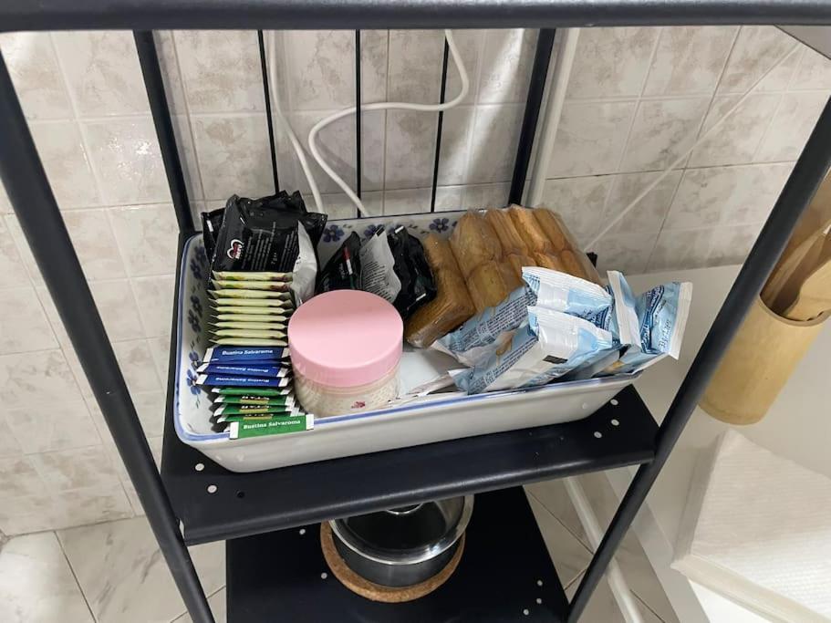 Emyesabi Apartment Наполи Екстериор снимка