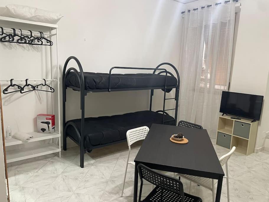 Emyesabi Apartment Наполи Екстериор снимка